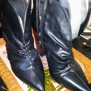Cute Size 10 Short Black Boots Like New
